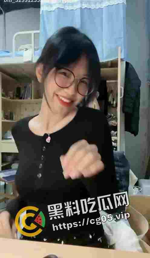 b站 大学生up主 错传私密视频 目前已经下架全部视频 女大学生的屁股就是嫩啊 馒头逼能掐出水 3v合1-3