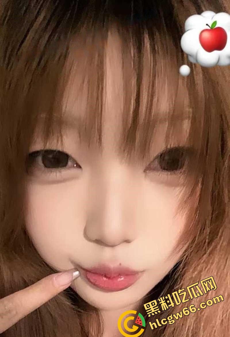 表面人畜无害，广西大眼萌妹『陈曦』被渣男操完偷拍，舔穴特写后入爆干全都怼脸拍，骚笑淫叫成寝室BGM！-2