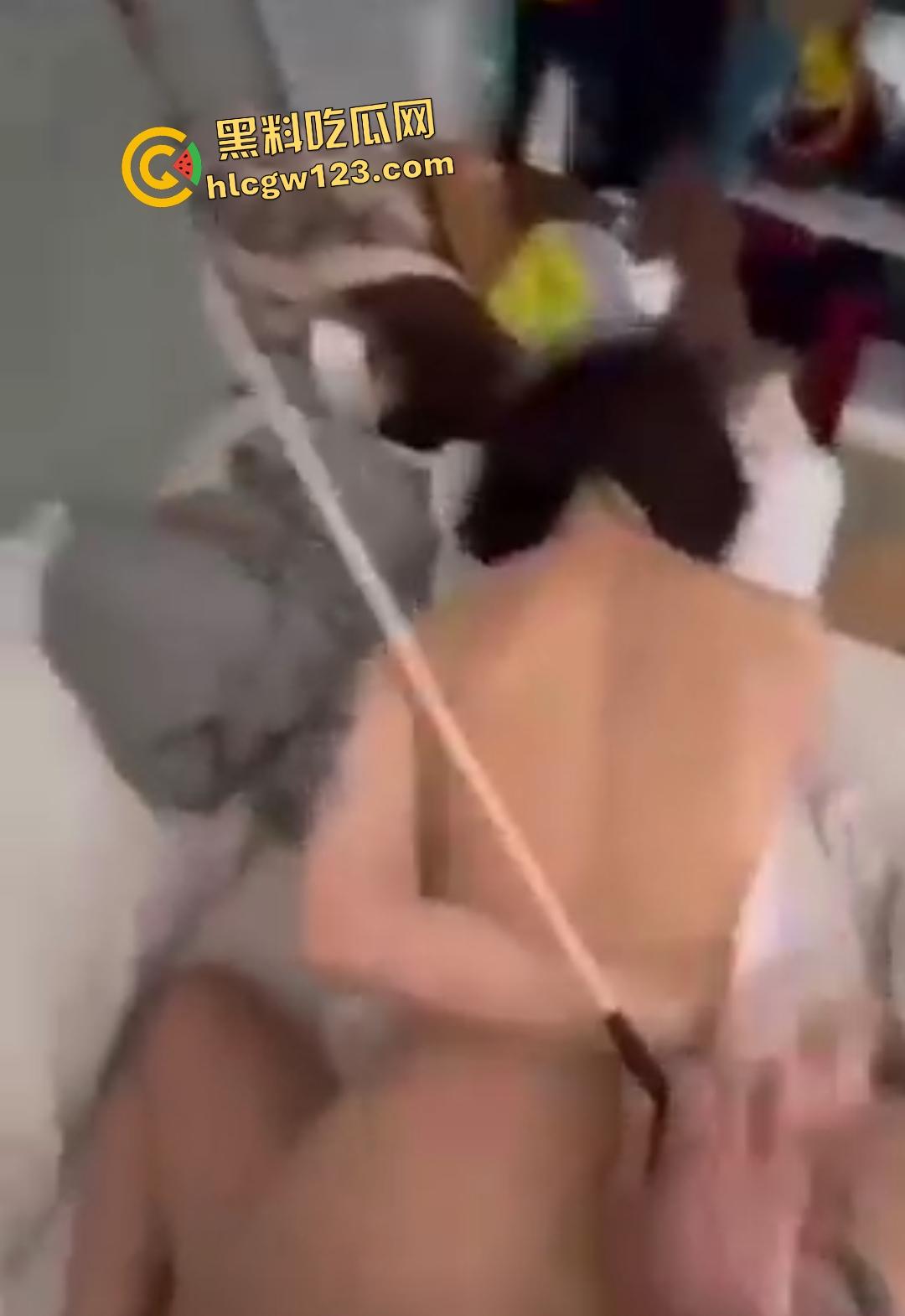 “绿帽小少妇”自拍做爱,情趣酒店反差自拍让老公看自己被狂操,符文加成淫水更多!-2