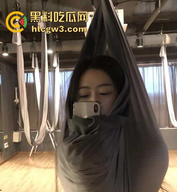 广州音乐学院女神【金依然】被富二代玩烂,内射视频全网疯传,穿开档丝袜任由抽插,直接成了移动肉便器!-3