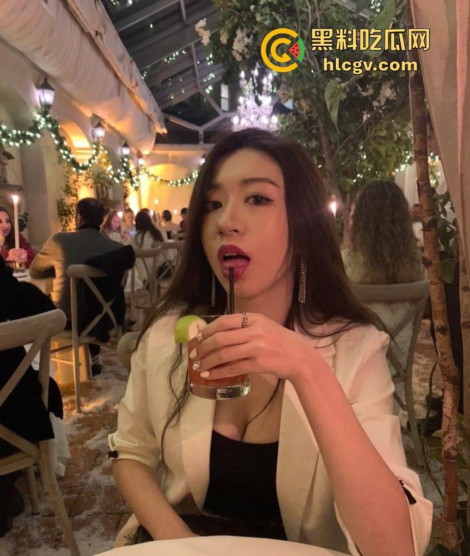 瓜友约炮黑龙江高冷气质美女【林艺】露胸分臀后入玩到喷水，粉嫩鲍逼嫩得顶不住！-2