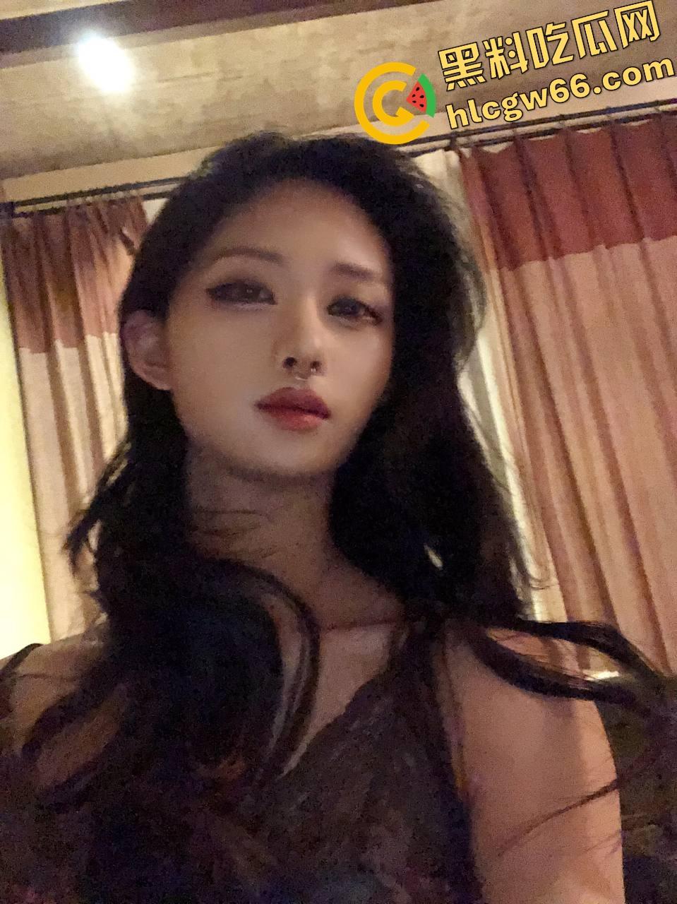 抽纸小隶TS重口自虐曝光,高速飞机杯狂抽鸡巴,假屌猛捅菊花,双管齐下爽得嗷嗷叫!-1