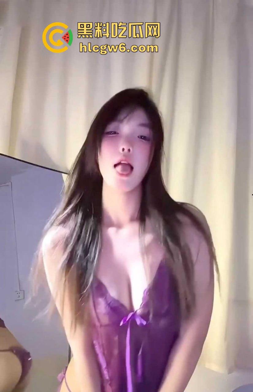 抖音骚货【千野小兔】直播间骚舞露底撩粉丝,短裙掀起露内内,风骚表情媚眼勾魂,粉丝直呼受不了还猛刷礼物!-8