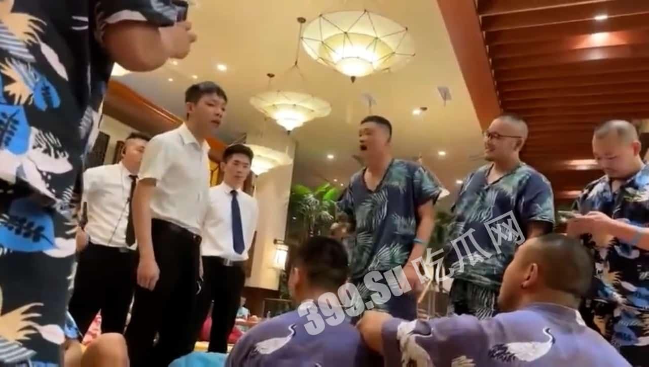上海洗浴中心 店长拒绝 #艾滋 #同性恋 与gay团 发生争执 附带顾客真实点评-2