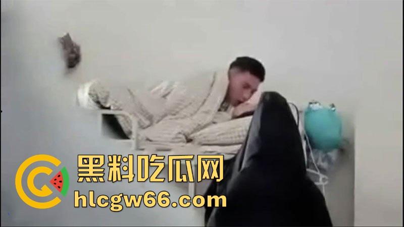 浙江嘉兴学院 骚男把女朋友带回宿舍 当众暴力抽插床架吱呀作响 被舍友偷拍全网疯传!-3