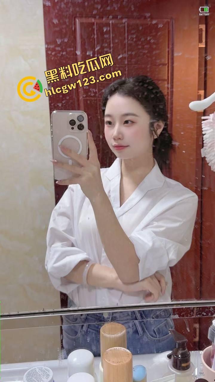 芜湖全季酒店透窗偷拍对面打炮,哥们不拉窗帘爆操醉妹,瓜友边抽烟边偷拍喊太会干了兄弟!-3