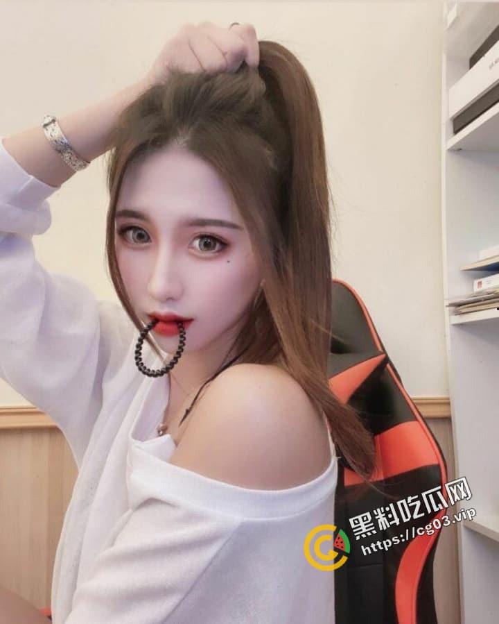 台湾崇仁医专校花【Milky】闲时会做Model 网上就流传一批大尺度私拍裸体写真 及大量生活照和tiktok视频-14