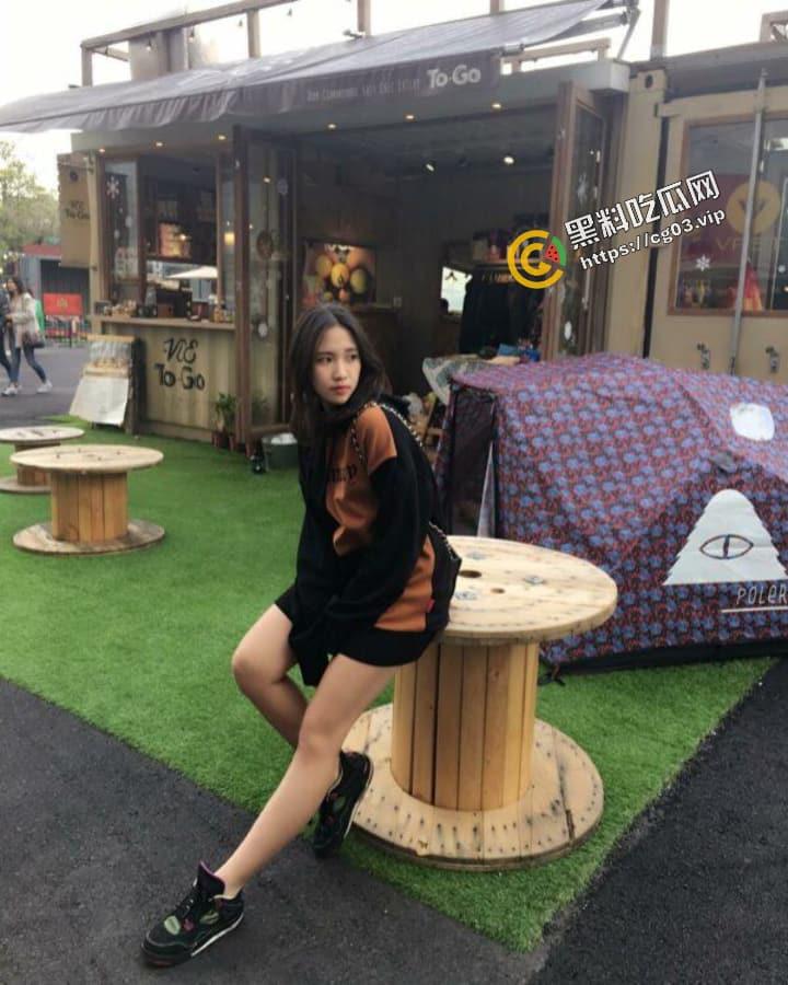 台湾崇仁医专校花【Milky】闲时会做Model 网上就流传一批大尺度私拍裸体写真 及大量生活照和tiktok视频-23