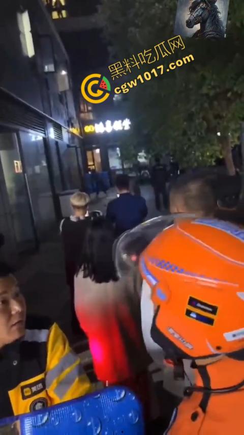 浙江狂暴男子街头暴力虐狗事件火遍全网:血腥场面令人震撼,马犬惨叫声震撼人心,引发全民怒吼!-8