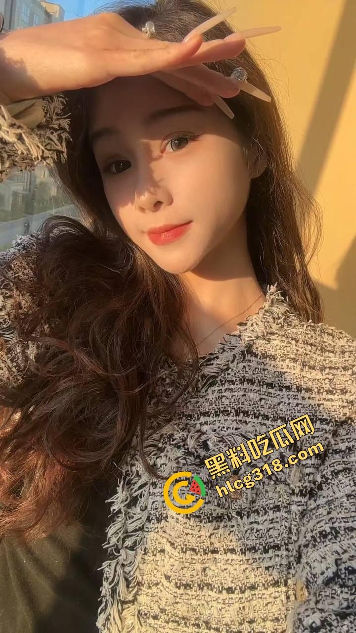 现在小仙女背地里全沉迷黑屌巧克力，一个个被操得腿软心服，舔着黑屌笑得像吃糖喊着Daddy求内射！-4