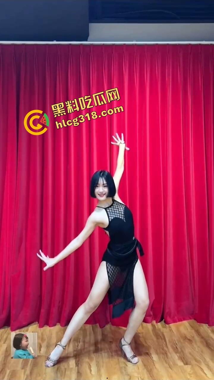 小红书约拍女客户明明有男朋友还骚得不行,广州白云区凌晨偷情被我内射两次,回家还躺进男友被窝装无事!-8