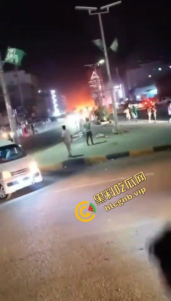 摩苏儿激烈枪战再现，伊拉克苏莱曼尼亚爆炸画面疑似汽油站爆炸！-7