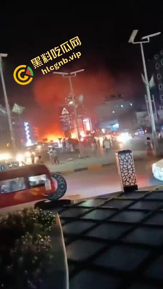 摩苏儿激烈枪战再现，伊拉克苏莱曼尼亚爆炸画面疑似汽油站爆炸！-8