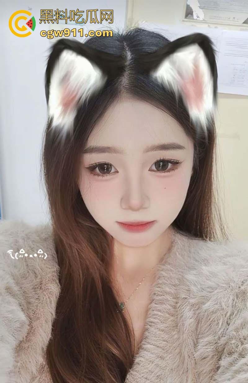 湖北建筑职业艺术学院【刘雯玮】撩起露粉嫩白虎逼,跪地求饶体育生用大鸡巴操爆的骚穴,不雅视频曝光!-3