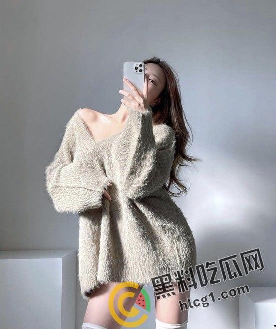 浙江高颜值女大学生 王瑶 为了赚钱买奢侈品 被金主包养高价定制露脸视频流出!-4