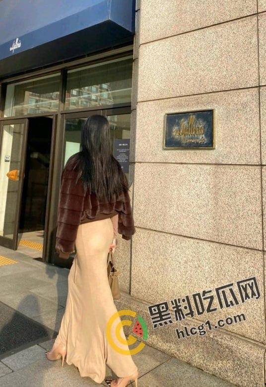 浙江高颜值女大学生 王瑶 为了赚钱买奢侈品 被金主包养高价定制露脸视频流出!-5