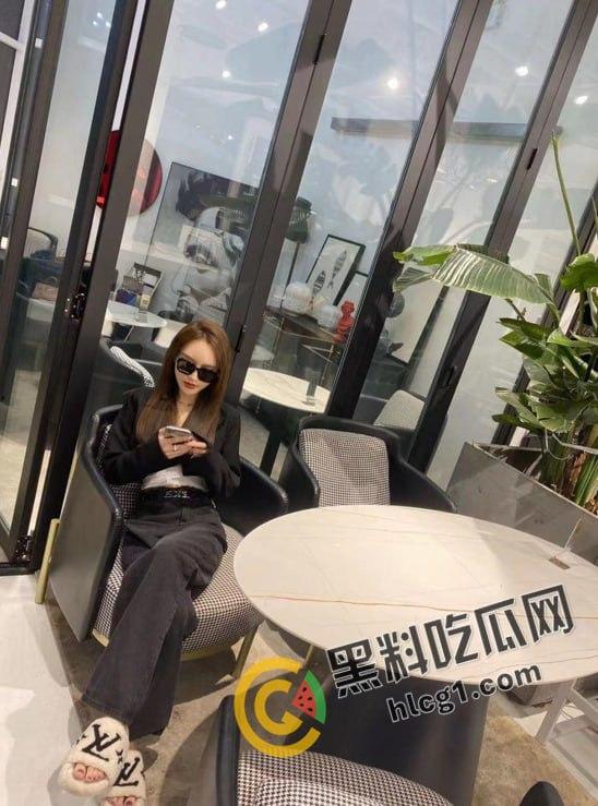 浙江高颜值女大学生 王瑶 为了赚钱买奢侈品 被金主包养高价定制露脸视频流出!-6