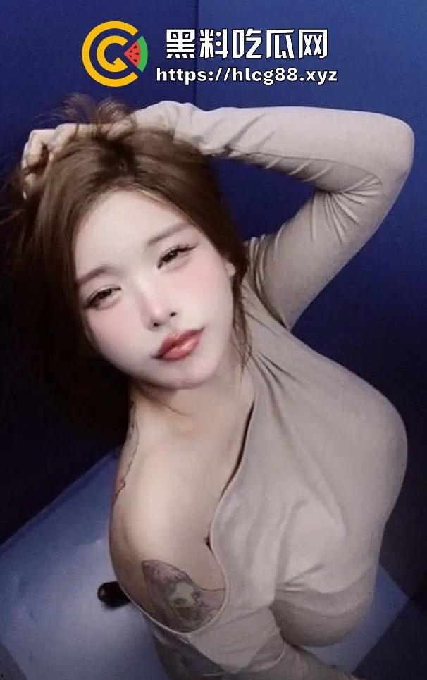 上海纹身骚婊『希希』逼烂野鸡,有钱操随便草,被大哥灌醉玩完扔街边,勾人来捡回去双飞肏!-7