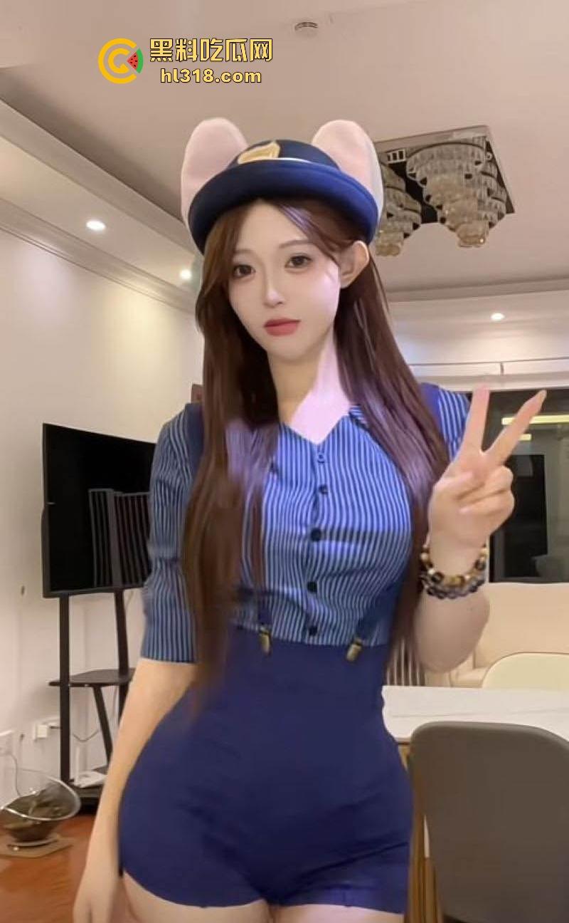 抖音50W粉丝高颜值女网红【柠檬然】付费定制视频曝光,C杯美乳搭配纤细腰肢,挑逗舞姿撩人至极!-7