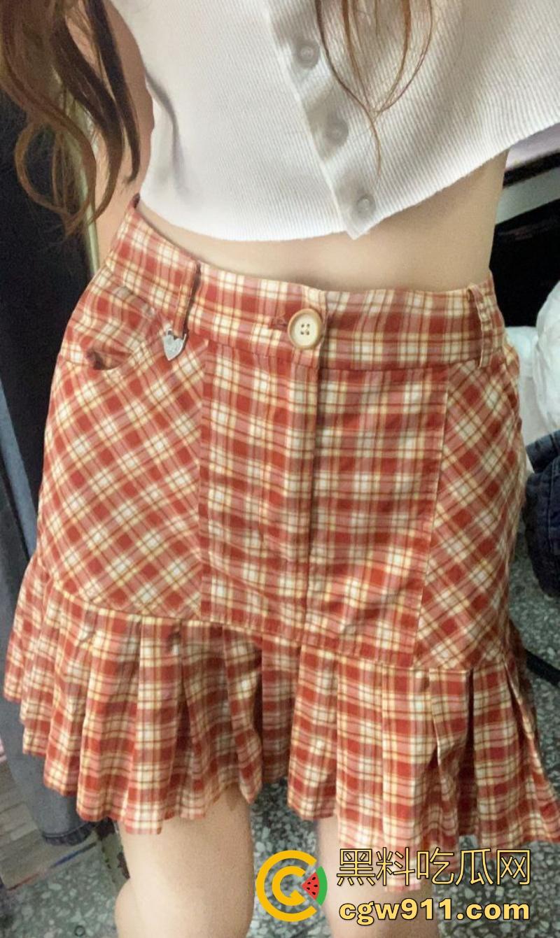 杭州清纯少女【徐琳】与男友做爱视频曝光,情趣内衣黑丝美腿诱人心魄,69互舔后入猛操精液射满翘臀!-6