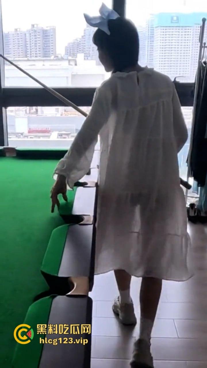 万物皆是媛!又来个台球媛 美女真空打台球打乒乓球挥洒香汗奶头凸凸-20