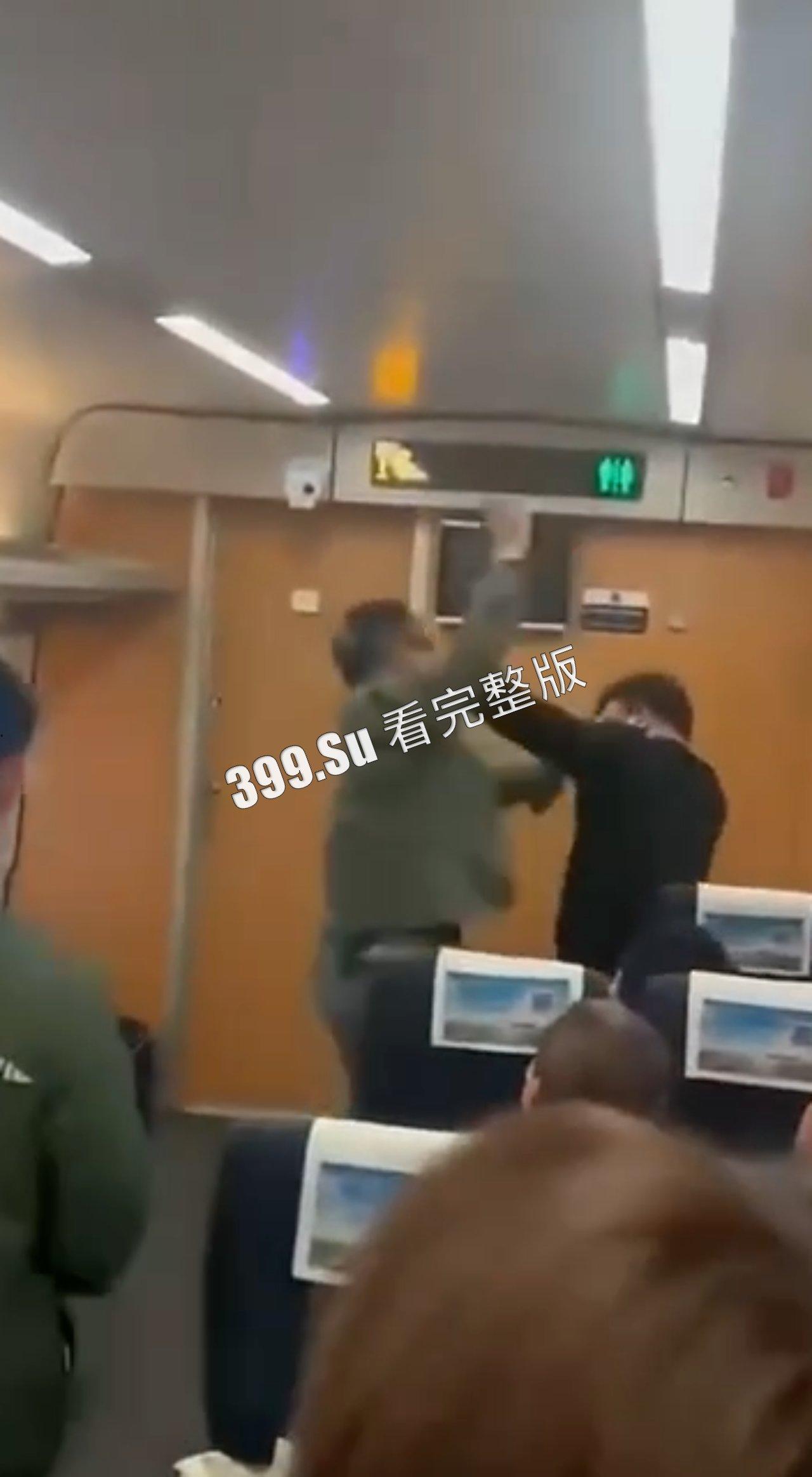 打架 互殴 解压 还是看女人打架养眼 扯头发扯胸罩 奶子一下就蹦出来了(五)-7