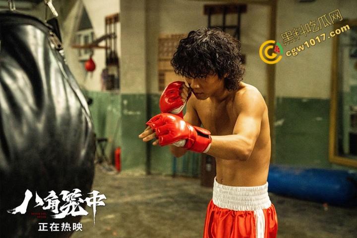 王宝强在《八角笼中》中展现震撼绝技，拳风呼啸血肉横飞，震惊观众心！层层逆境，少年激战求生，勇者无敌，拼搏出未来！-6
