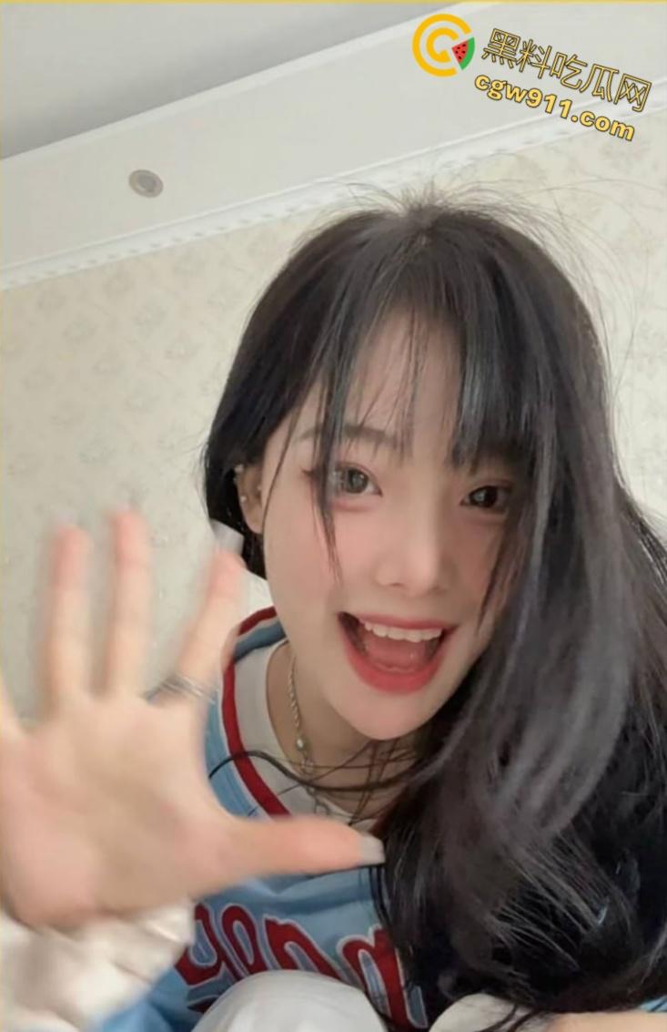 河北师范大学眼镜妹【赵怡】,69互舔口交调情,从清纯少女变淫荡尤物,被男友无套猛操骚穴白浆流淌!-1