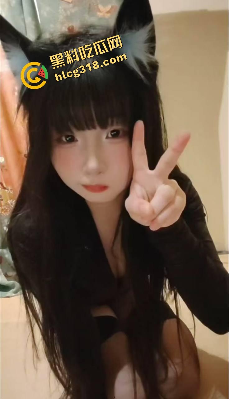 被当人肉飞机杯内射,骚穴一插到底,装不下精子都还要继续被干,真他妈太涩太带劲!-2