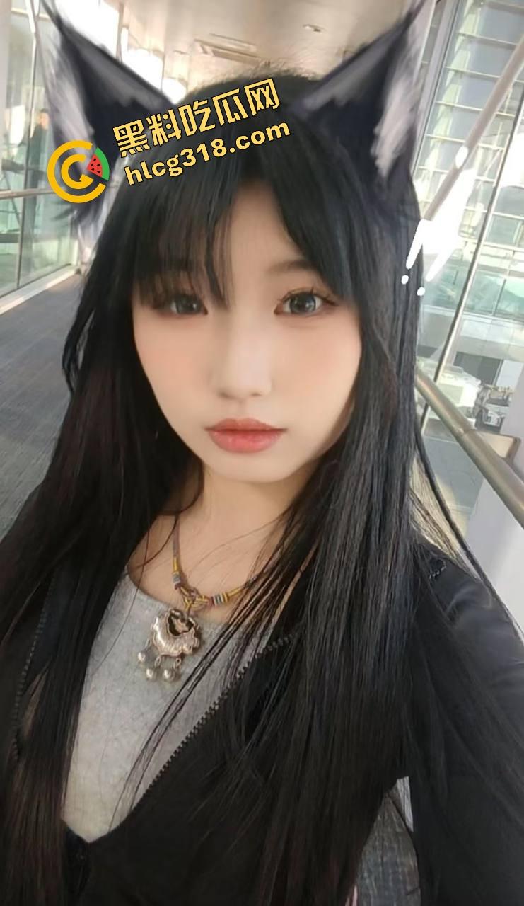 被当人肉飞机杯内射,骚穴一插到底,装不下精子都还要继续被干,真他妈太涩太带劲!-3