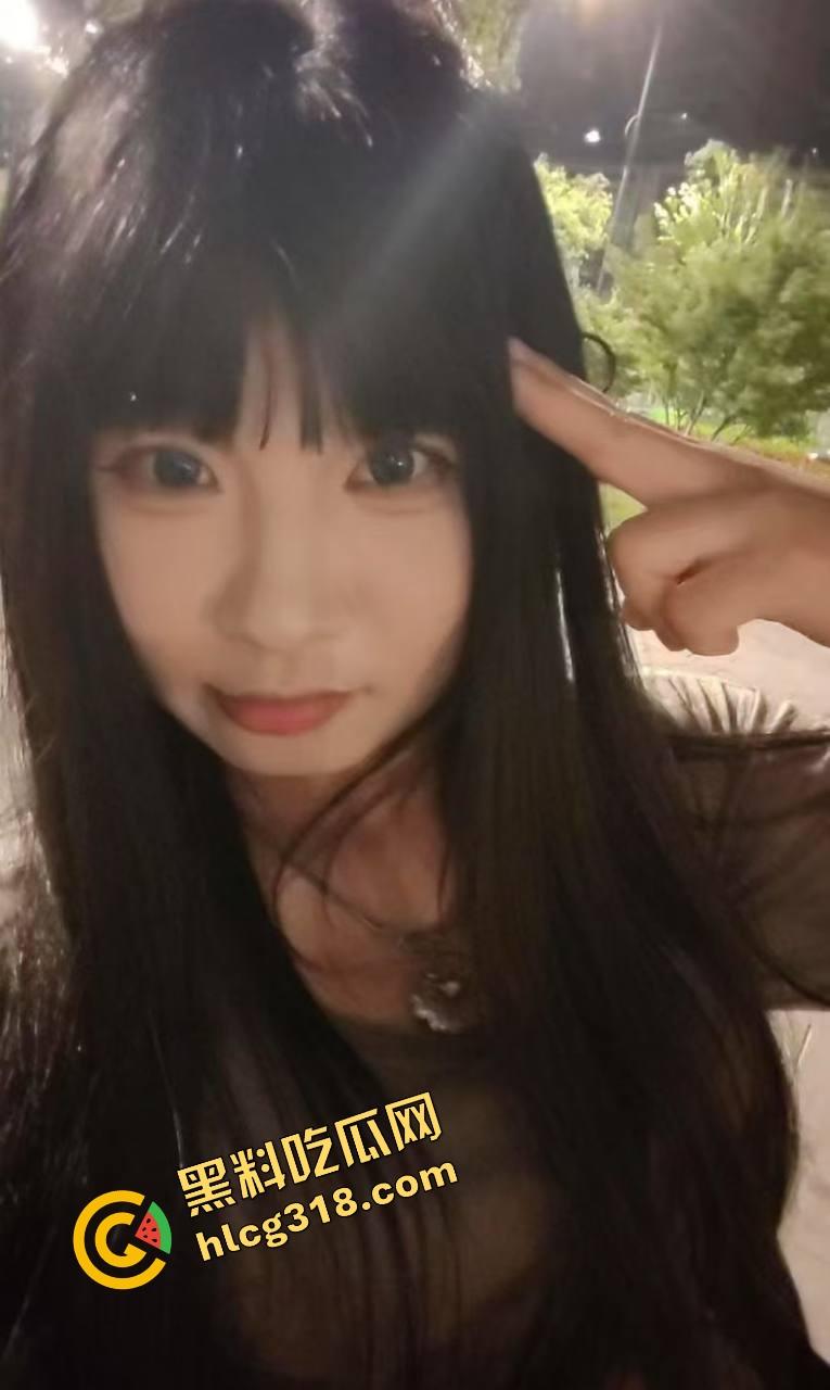 被当人肉飞机杯内射,骚穴一插到底,装不下精子都还要继续被干,真他妈太涩太带劲!-4