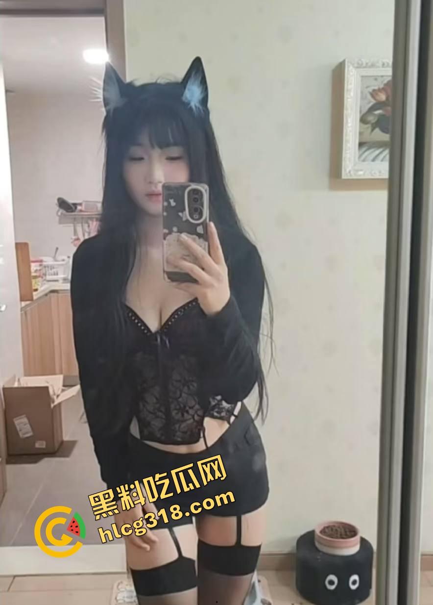 被当人肉飞机杯内射,骚穴一插到底,装不下精子都还要继续被干,真他妈太涩太带劲!-5