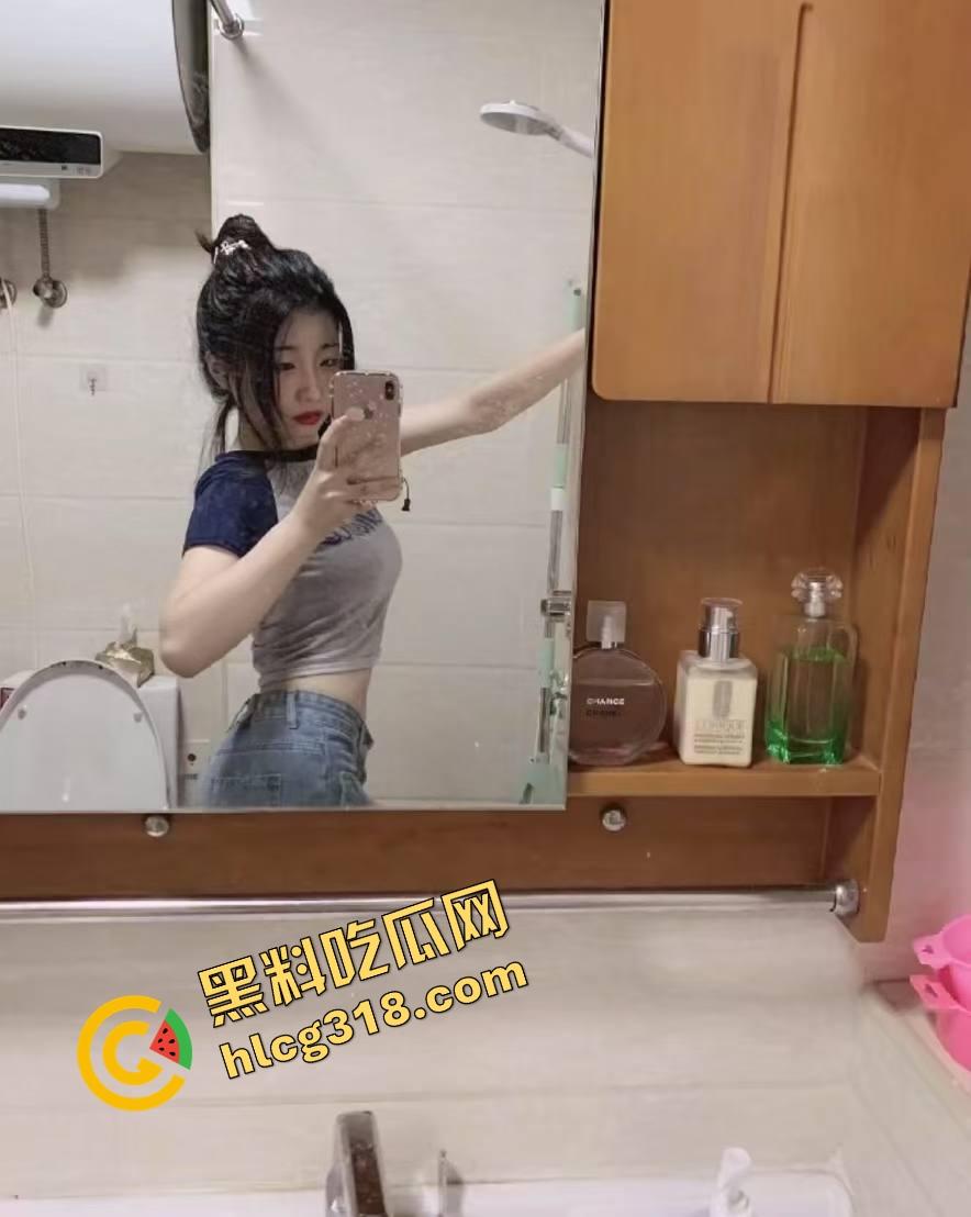 被当人肉飞机杯内射,骚穴一插到底,装不下精子都还要继续被干,真他妈太涩太带劲!-7