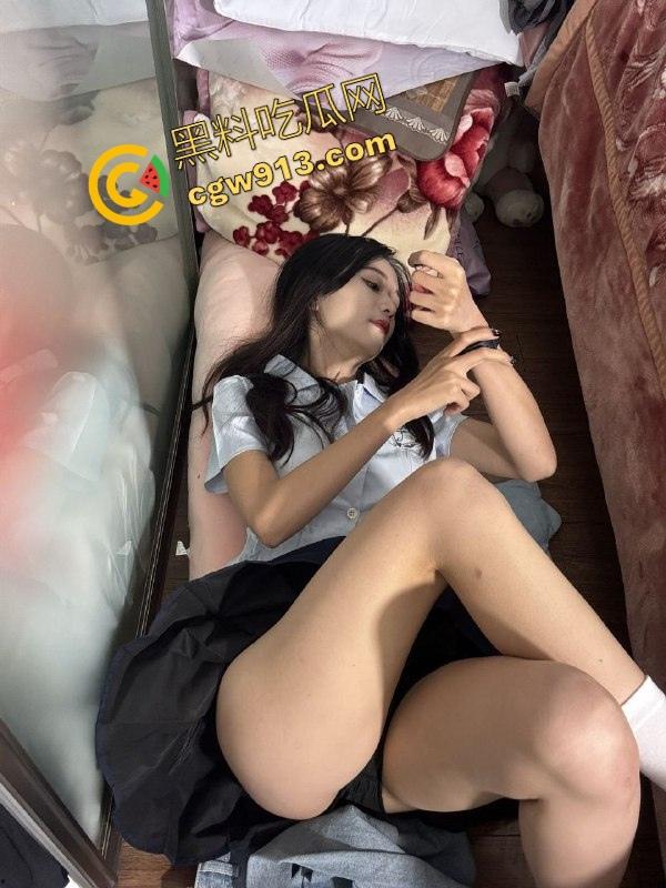 白嫩蜜桃臀谁顶得住?精神小妹性瘾超重天天骑,母狗反差一开,蜜桃白臀上下啪啪抖姿势玩尽!-1