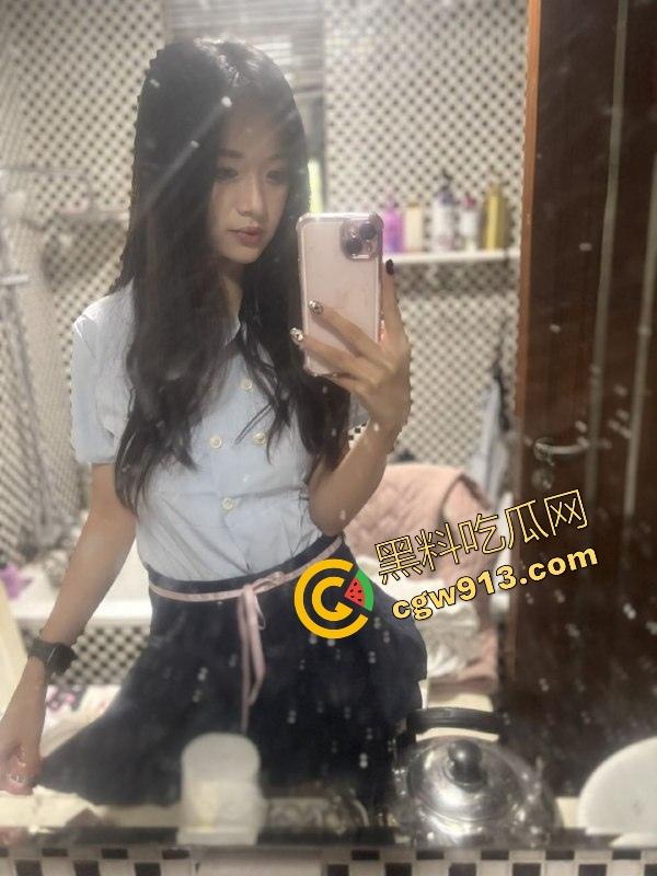 白嫩蜜桃臀谁顶得住?精神小妹性瘾超重天天骑,母狗反差一开,蜜桃白臀上下啪啪抖姿势玩尽!-6