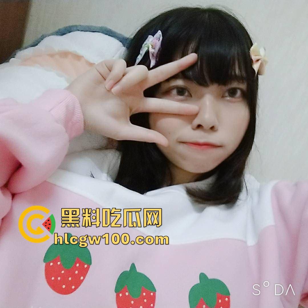 可爱COS!广东工商学院大一学妹【伊妍祺】与男友性爱记录曝光,白虎少女居然需求这么大 内容劲爆!-3