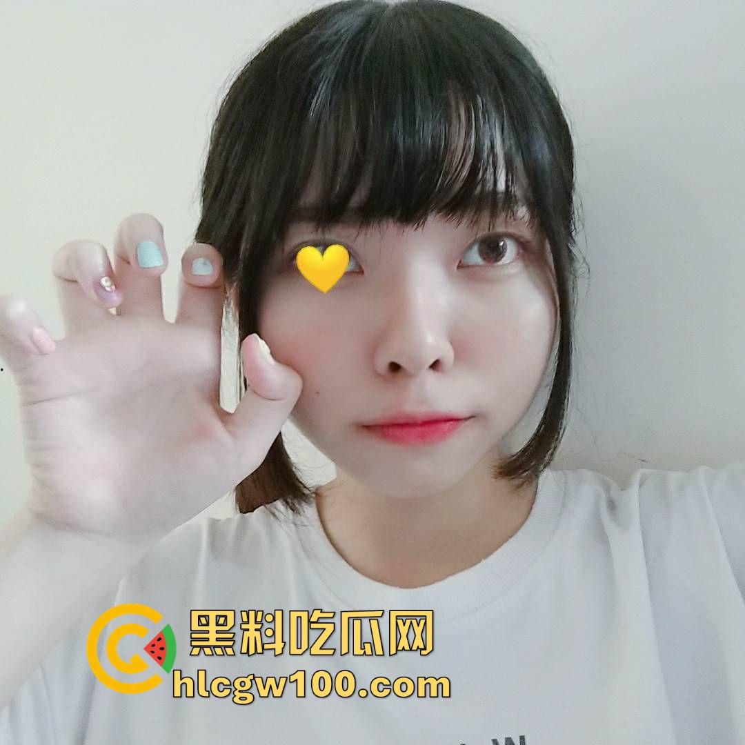 可爱COS!广东工商学院大一学妹【伊妍祺】与男友性爱记录曝光,白虎少女居然需求这么大 内容劲爆!-5