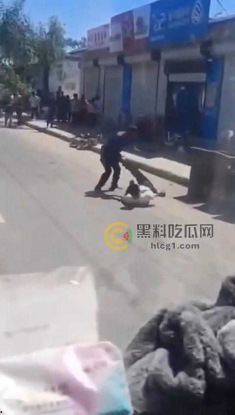 江苏五旬富豪老头酒驾开奔驰迈巴赫,主干道疯狂撞飞十几人,现场惨烈堪比大片!-6