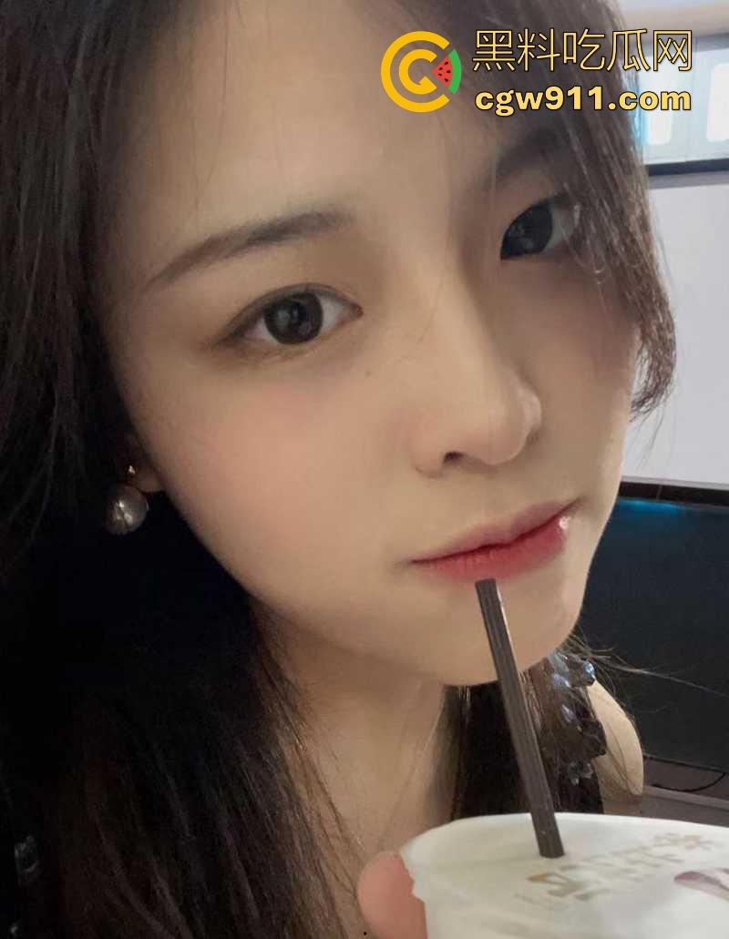 青岛大学美女研究生情侣私拍流出!高材生竟是淫浪母狗,玩舔肛喷尿被后入爆操,学历越高玩的越骚!-1