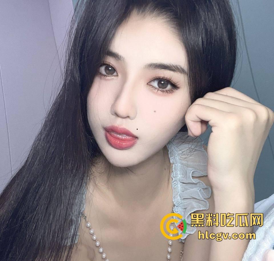 高颜值骚母狗【GirrlzzZ3】金主曝光调教视频,网友质疑照片造假!-8