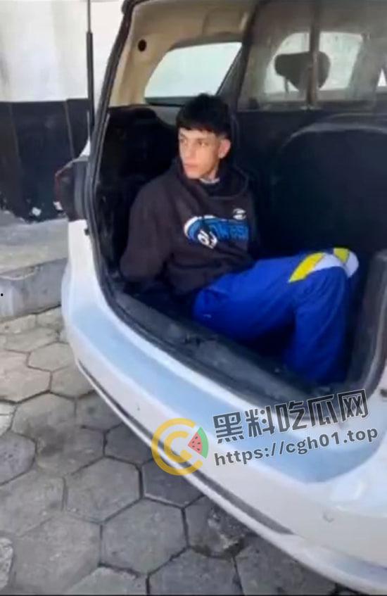 外网疯传!美国网红男娘被霸凌 带枪枪毙霸凌者 果然自由美利坚 枪战每一天-7