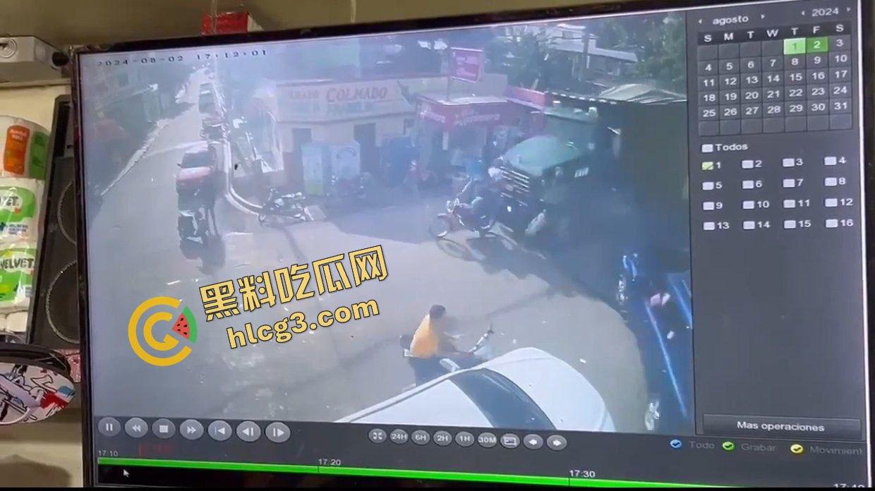 多米尼加 一卡车刹车失灵 连环撞车 碾压摩托车 致2人当场死亡 多人受伤!-4