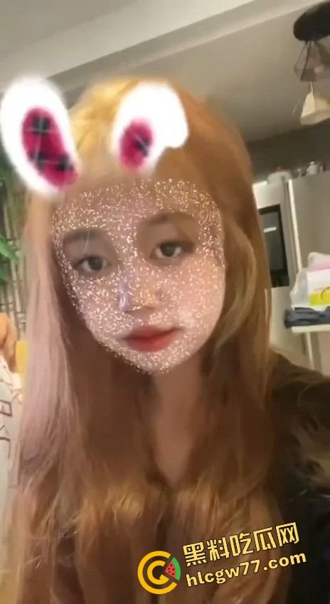 刚毕业就这么放得开?青岛小情侣酒店大战,男友颜射全吞光,还要拉闺蜜来3P!-4