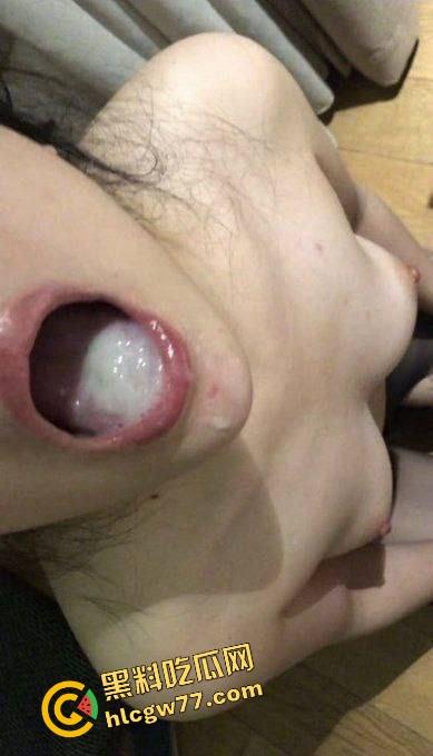 刚毕业就这么放得开?青岛小情侣酒店大战,男友颜射全吞光,还要拉闺蜜来3P!-10