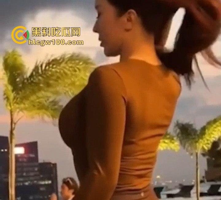 抖音50万粉网红【健身小猫】第二弹,与2023亚洲小姐【蕾蕾醒了没】新加坡金沙酒店伺候金主3P激爱视频流出!-3