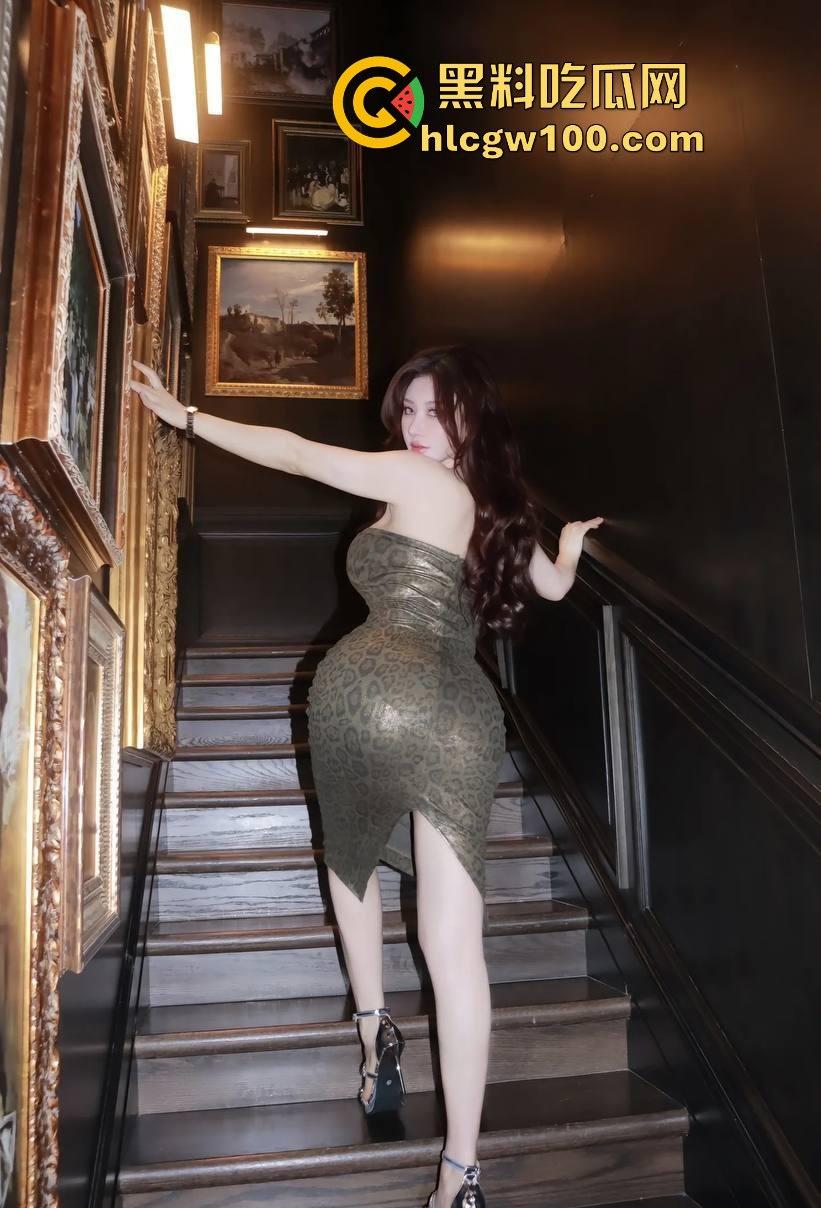 抖音50万粉网红【健身小猫】第二弹,与2023亚洲小姐【蕾蕾醒了没】新加坡金沙酒店伺候金主3P激爱视频流出!-4