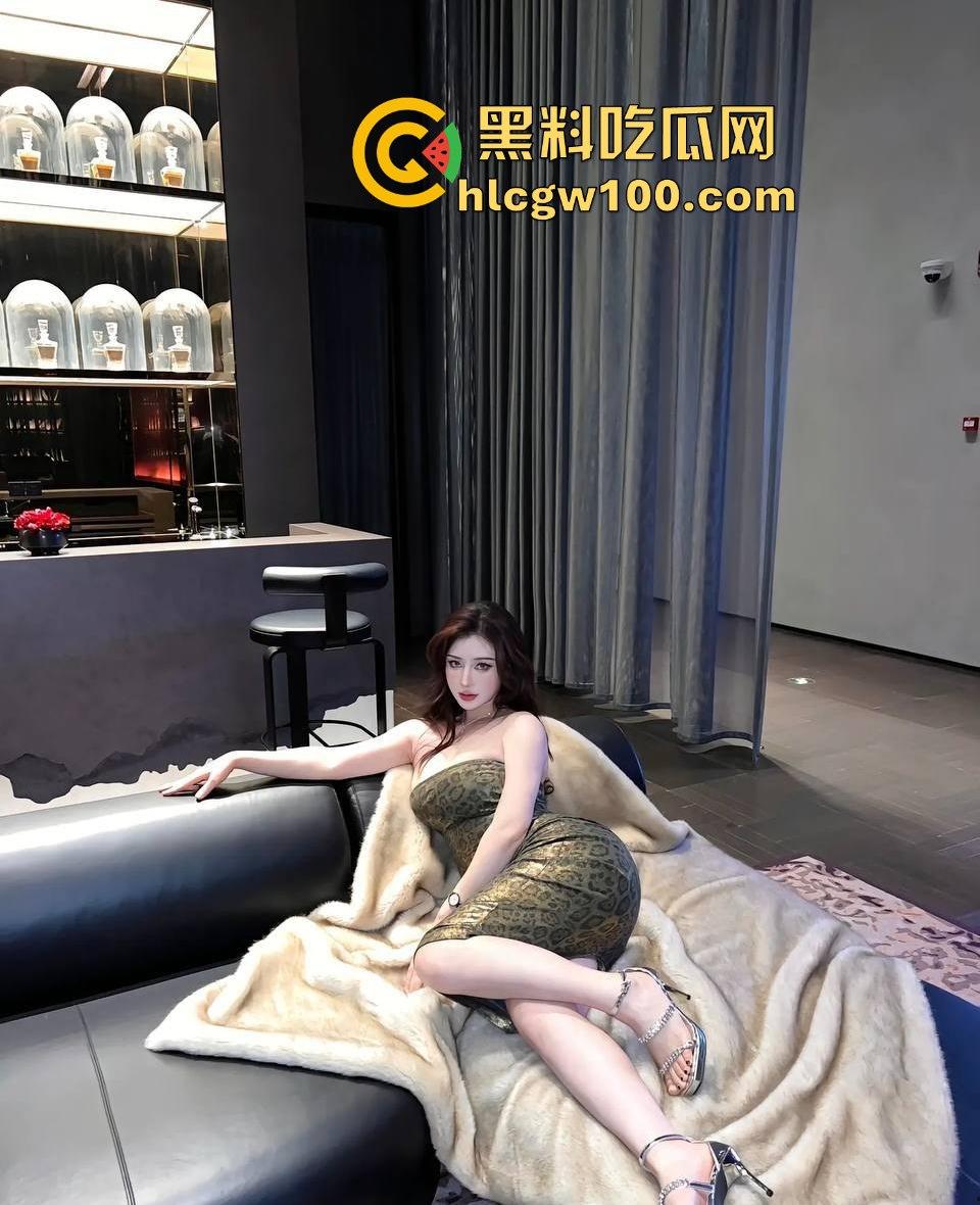 抖音50万粉网红【健身小猫】第二弹,与2023亚洲小姐【蕾蕾醒了没】新加坡金沙酒店伺候金主3P激爱视频流出!-16