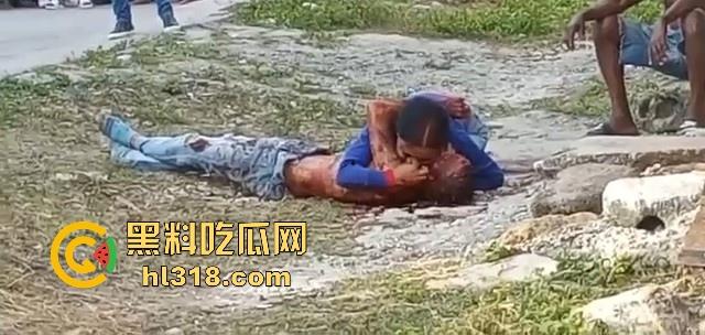 哥伦比亚双重谋杀案,疑似帮派报复,枪手杀害了不不尽兴,还要在死者头部猛踹几脚才愤愤离去,国外真乱!-7