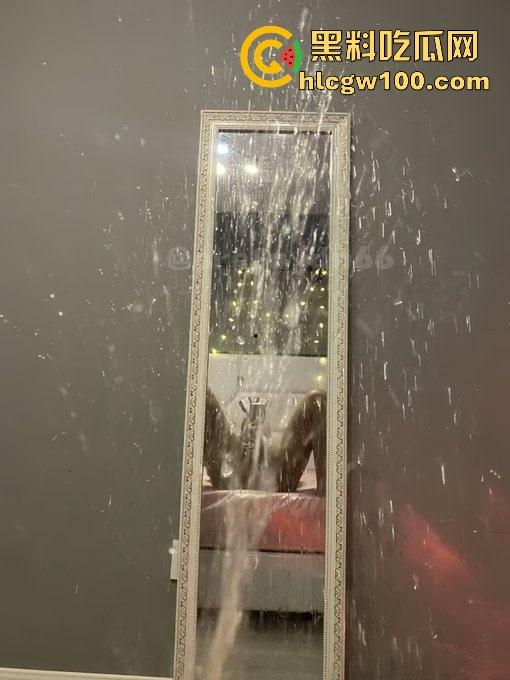 沪上母女鸡组合火爆KTV 母女联手双飞服务上线 母亲做前戏女儿做爱 女儿说不让妈妈累是最大的孝道!-5