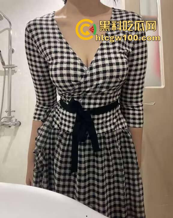 沪上母女鸡组合火爆KTV 母女联手双飞服务上线 母亲做前戏女儿做爱 女儿说不让妈妈累是最大的孝道!-6